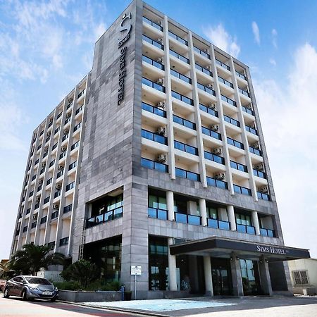 Sims Hotel Jeju Bagian luar foto