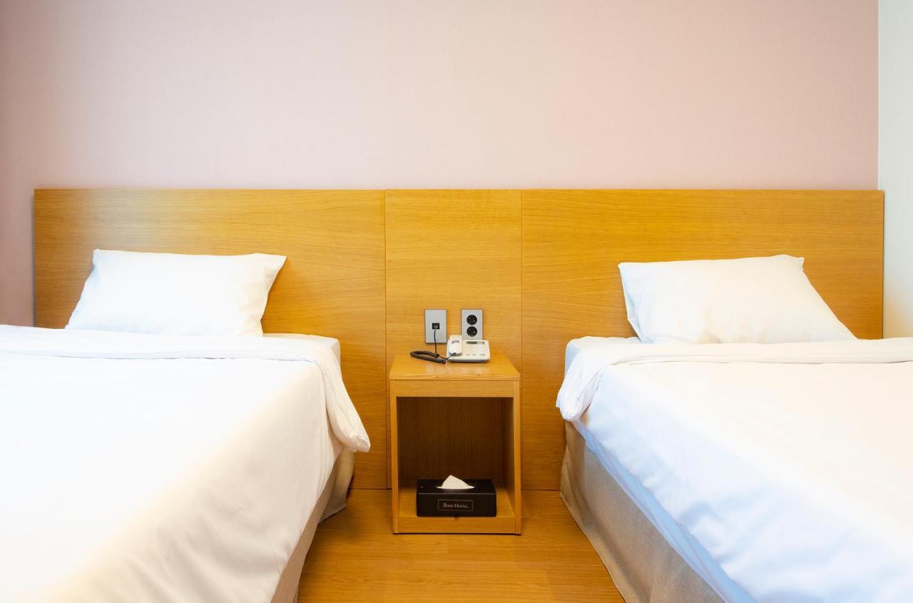 Sims Hotel Jeju Bagian luar foto
