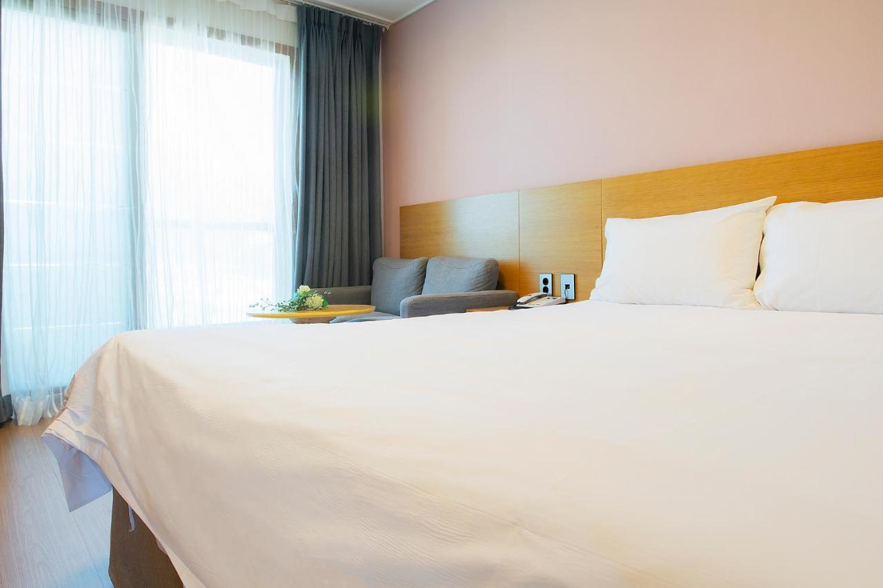 Sims Hotel Jeju Bagian luar foto