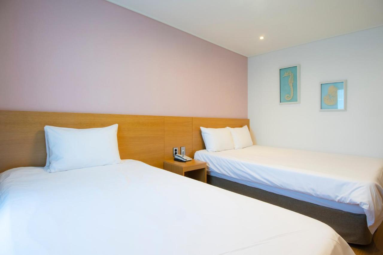 Sims Hotel Jeju Bagian luar foto
