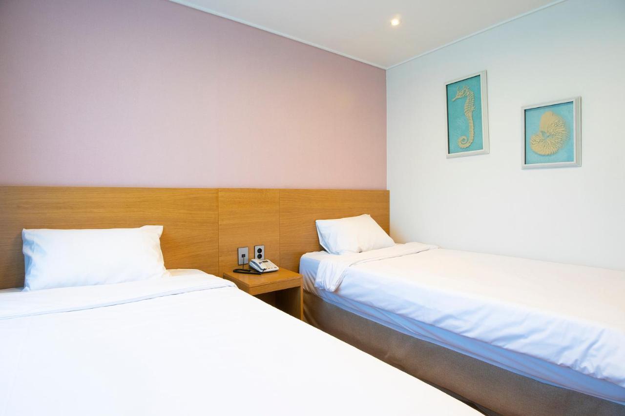 Sims Hotel Jeju Bagian luar foto