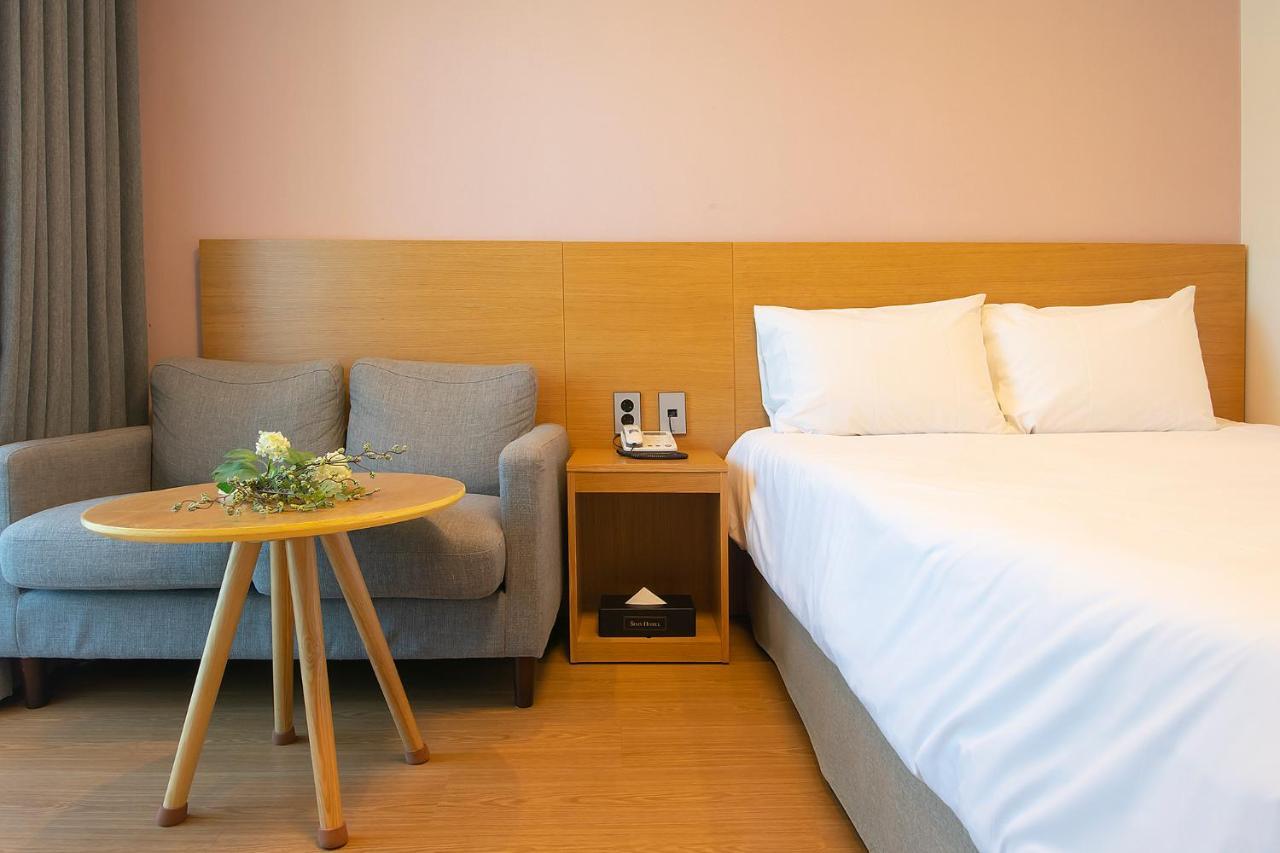 Sims Hotel Jeju Bagian luar foto