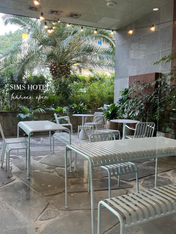 Sims Hotel Jeju Bagian luar foto