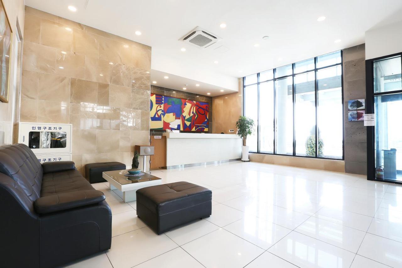 Sims Hotel Jeju Bagian luar foto
